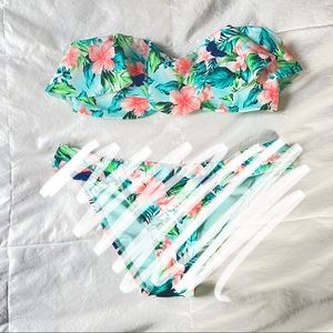 Forever21 Flounce Bikini Top size small Bandeau